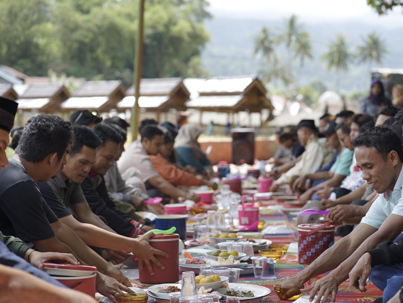 Makan Bajamba
